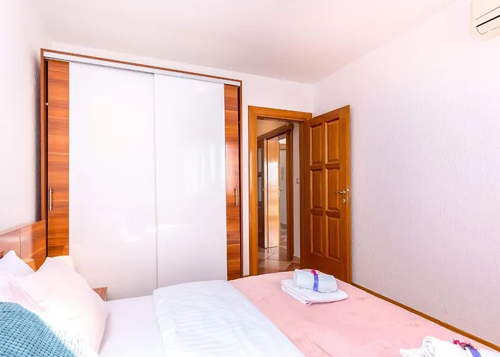 Mit Balkon Und Meerblick By Interhome * Crikvenica